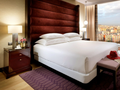 如何通过统一认证计费平台实现智慧酒店网络管理的高效与安全？